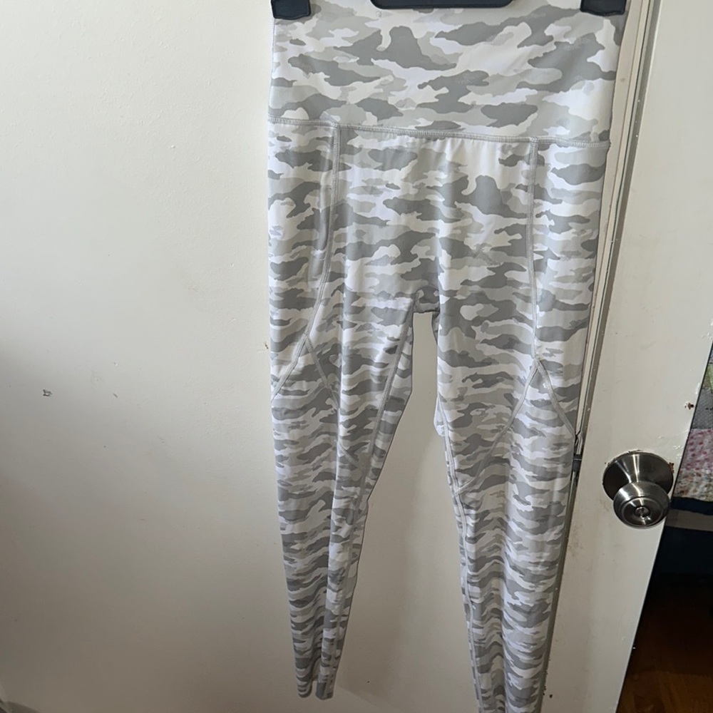 Light Wash Camouflage Leggings